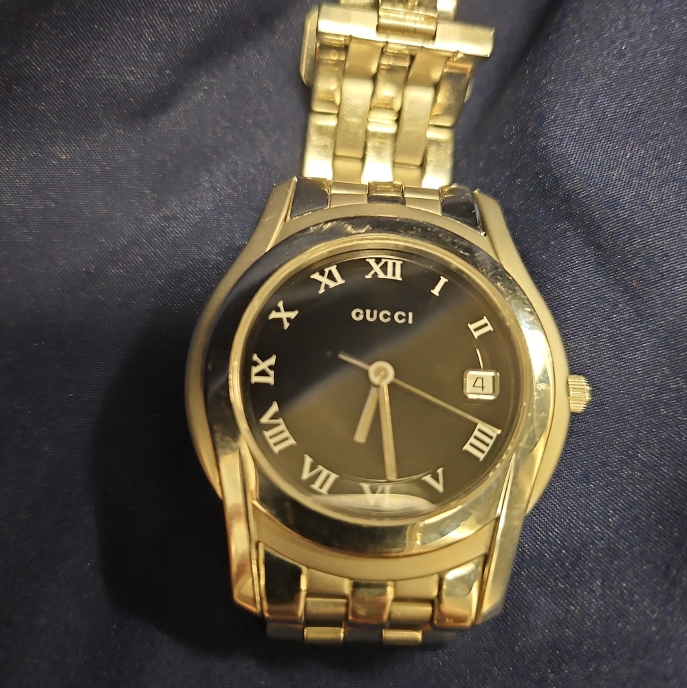 Gucci G-Timeless watch (unisex)